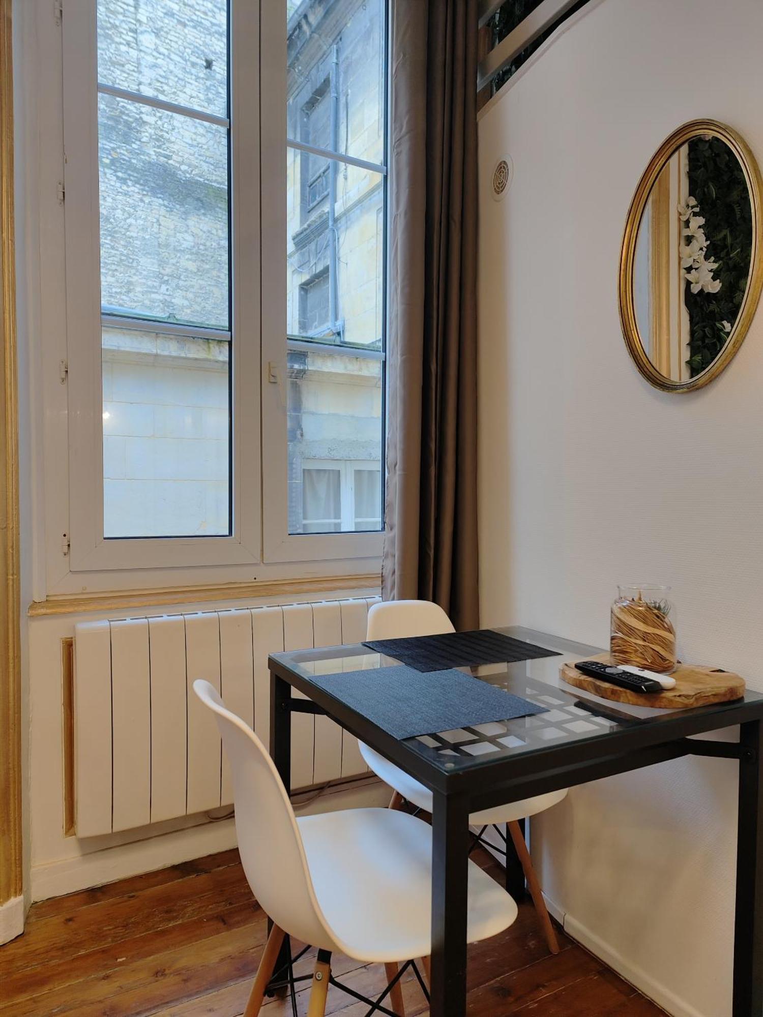 Studio Lumineux Et Fleuri Idealement Situe Apartamento Caen Exterior foto